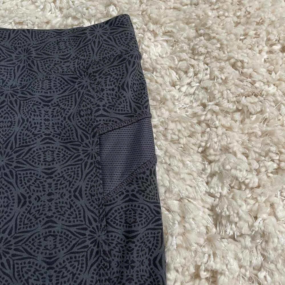 Athleta Patterned Cropped Athletic Legging Size Xs - image 7